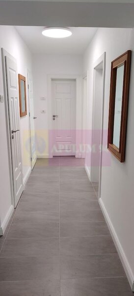 Vanzare apartament 3 camere in zona Unirii-Dambovita