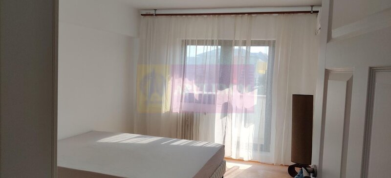 Vanzare apartament 3 camere in zona Unirii-Dambovita